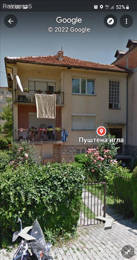 Se prodava kukja izgradena 1970 g. So dva posebni stanovi