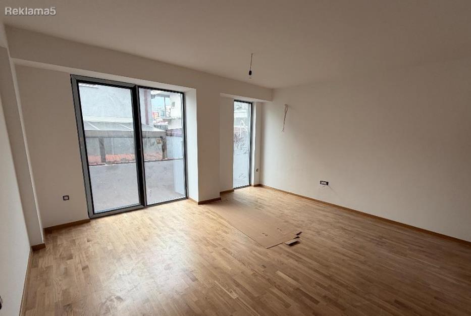Stan vo Taftalidze 1 55m2 so dvor 27m2 NOV