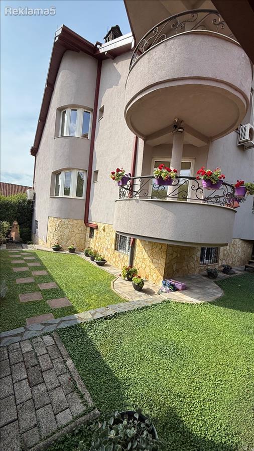 family house luxuriously furnished
