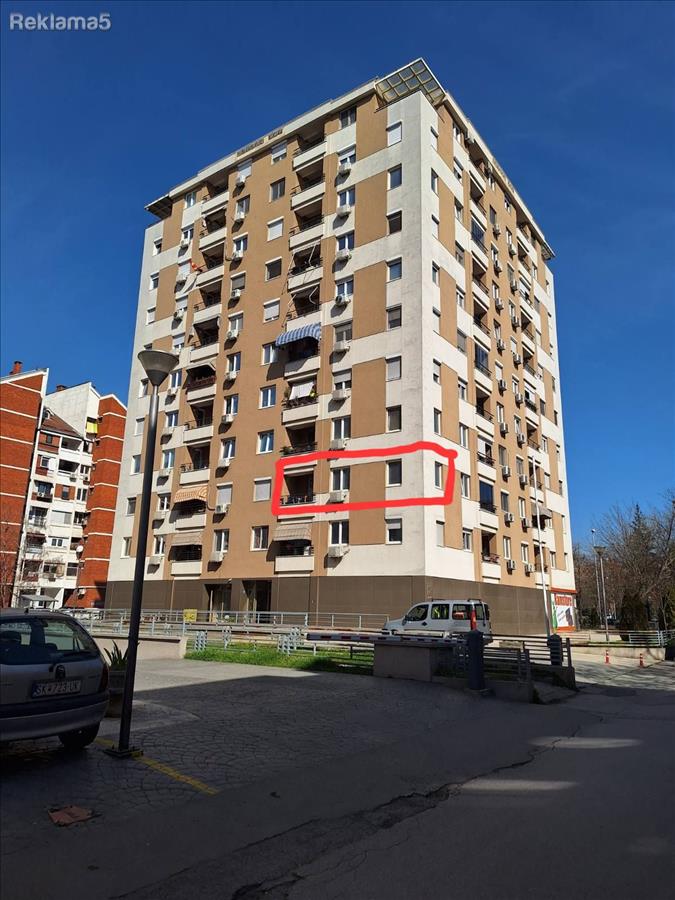 Prodavam stan do tobako 2 vo zgradata na ramstor market