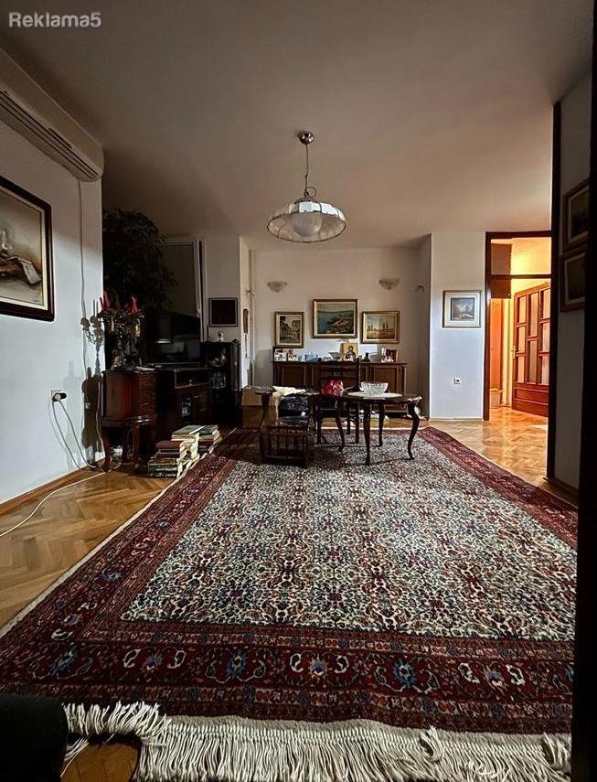Se prodava stan 80m2 vo Centar vo Gradski zid