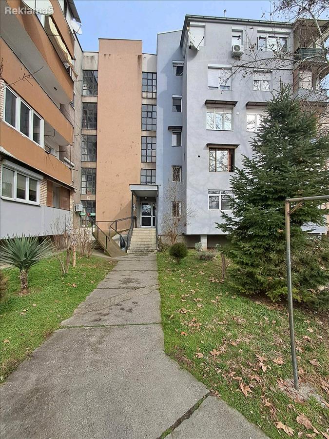 An apartment of 76 m2 is for sale in Karpoš 4, Razlovečko vostanie
