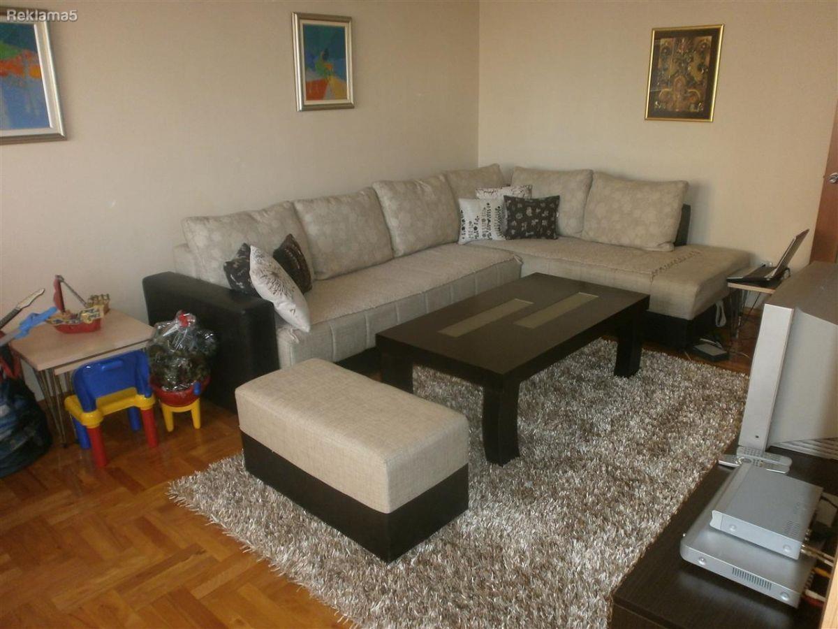 Stan od 79m2 so dve spalni i del od dvor od 136m2 vo K.Voda