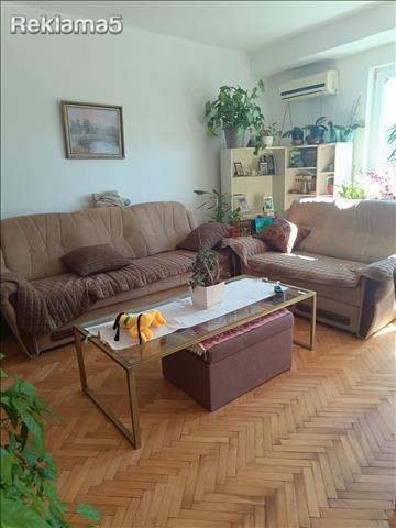 Se prodava stan 69m2 vo Novo Lisice