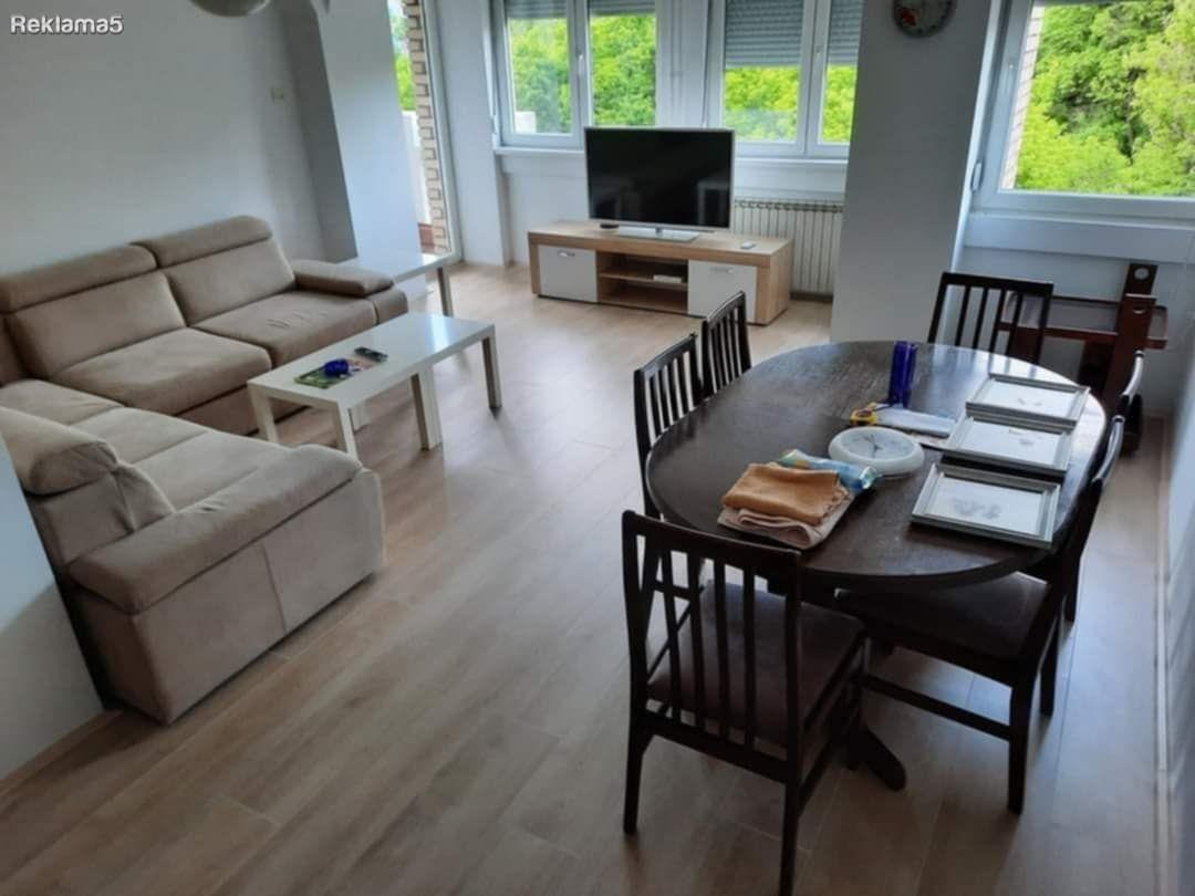 RENOVIRAN NAMESTEN STAN 76M2 2 SPALNI AERODROM SKOPJANKA