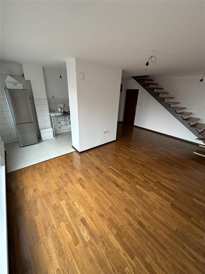SE PRODAVA 4-SOBEN STAN VO CRNICHE, BANICA