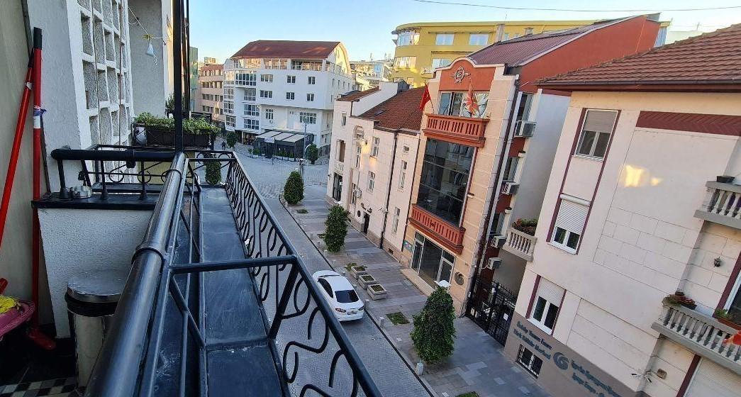 SE PRODAVA NAMESTEN DVOSOBEN STAN VO CENTAR, PLOSHTAD