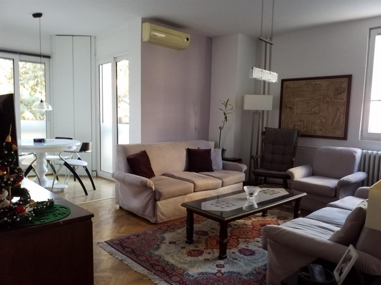 Se prodava stan od 86m2 vo strog Centar