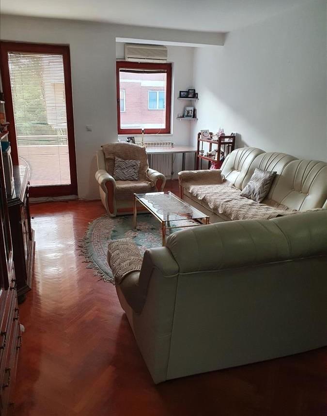SE PRODAVA STAN VO AERODROM - 65m2