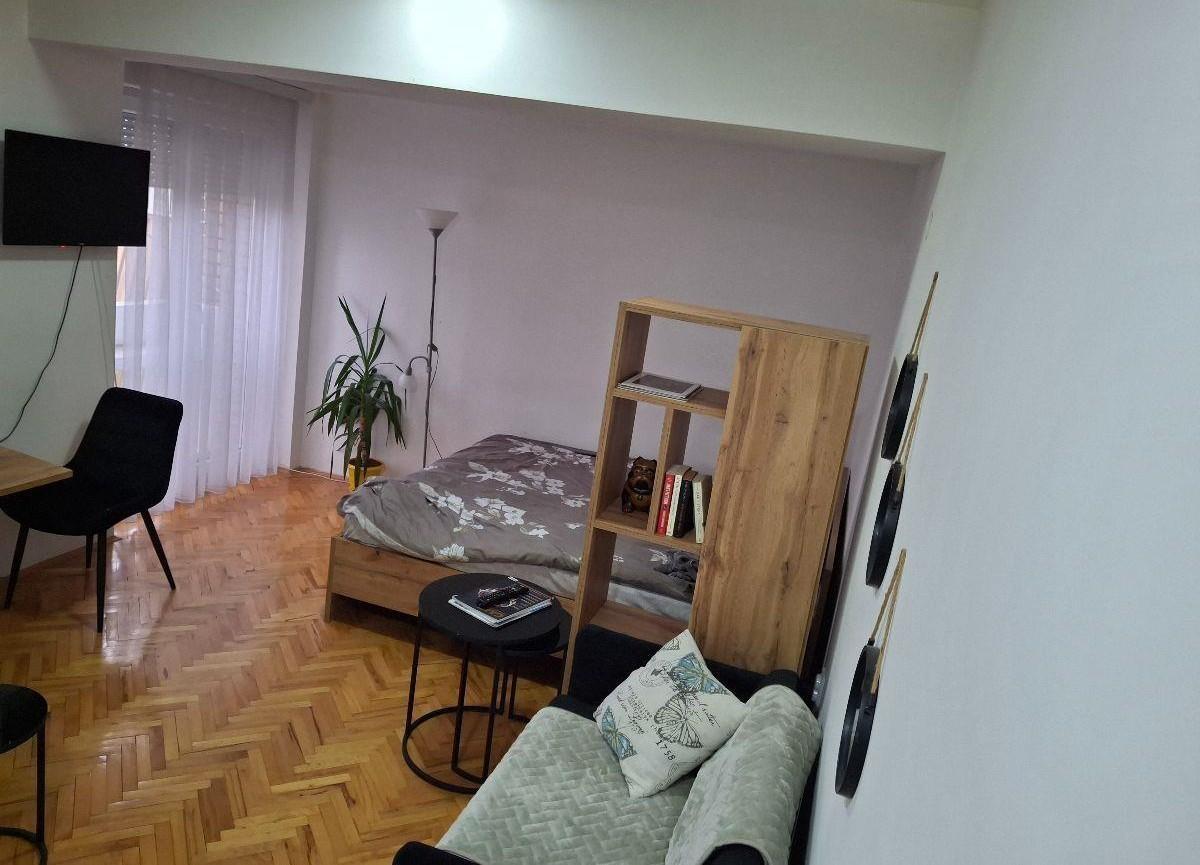 SE PRODAVA GARSONJERA KAJ T.C. SKOPJANKA