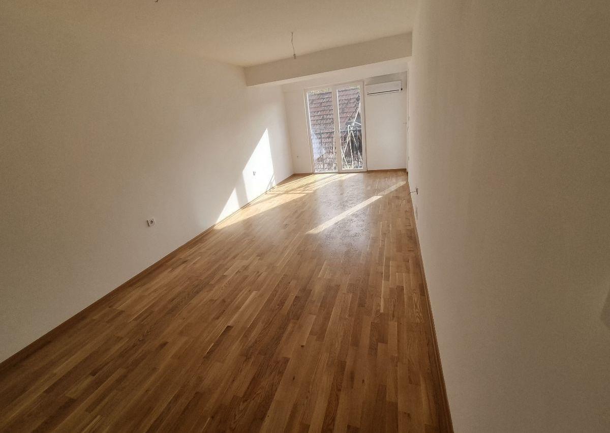 KOD.2073 SE PRODAVA dvosoben stan vo Gjorce Petrov 57m2