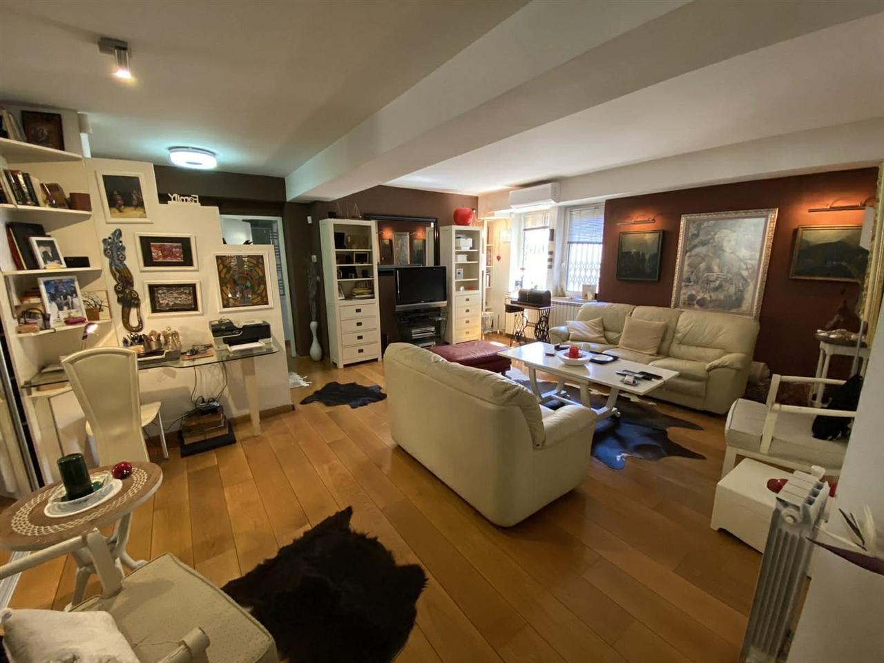 !!!Real estate 148m2 behind UNIVERSAL