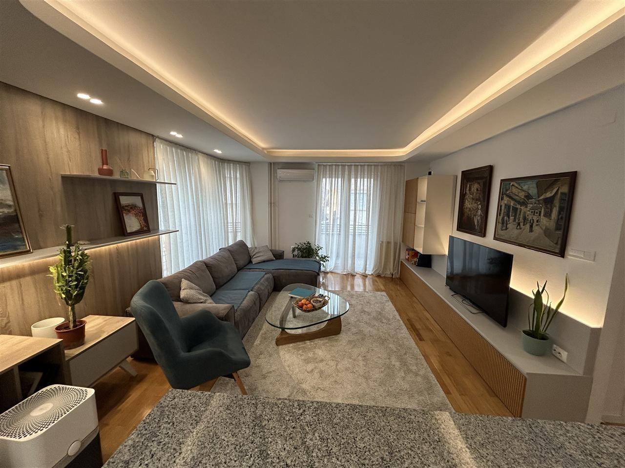 Se prodava namesten stan 100m2 vo Debar Maalo