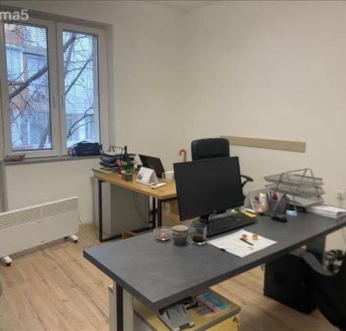 APARTMENT - BUSINESS SPACE IN STRONG CENTER
