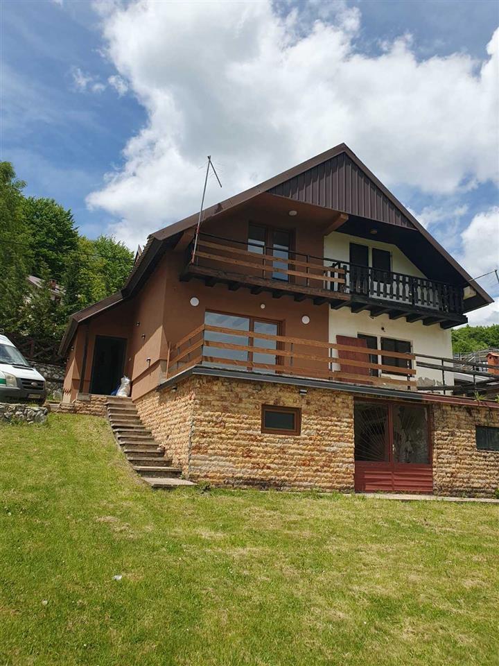 HOUSE FOR SALE IN MAVROVO