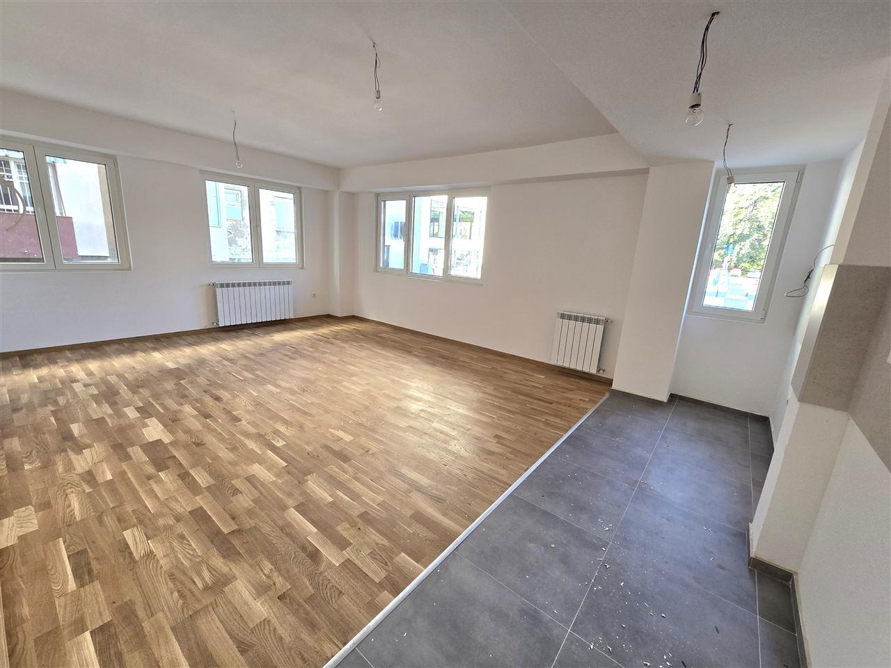 NOV STAN 92M2 SO DVORNO MESTO 40M2 VO KAPISTEC