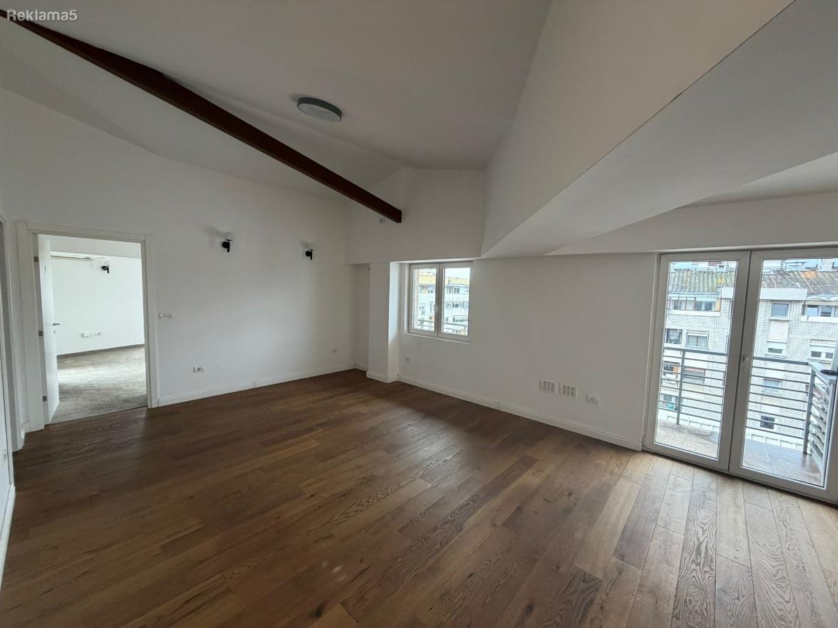 Apartment for sale in Debar Maalo of 84m2 + 9m2 basement