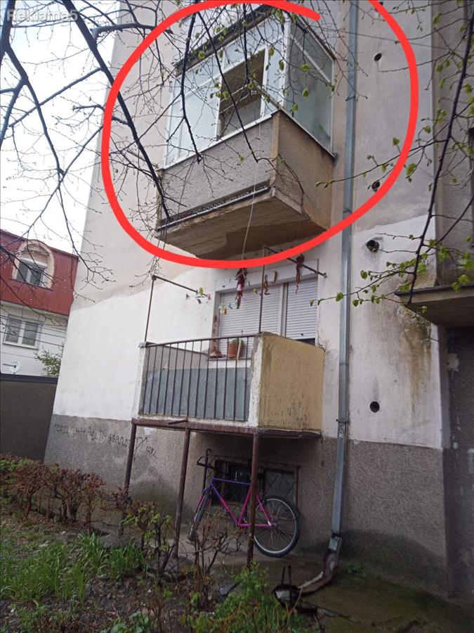 SE PRODAVA 2 SOBEN STAN 50 M2 VO AT PAZARAR