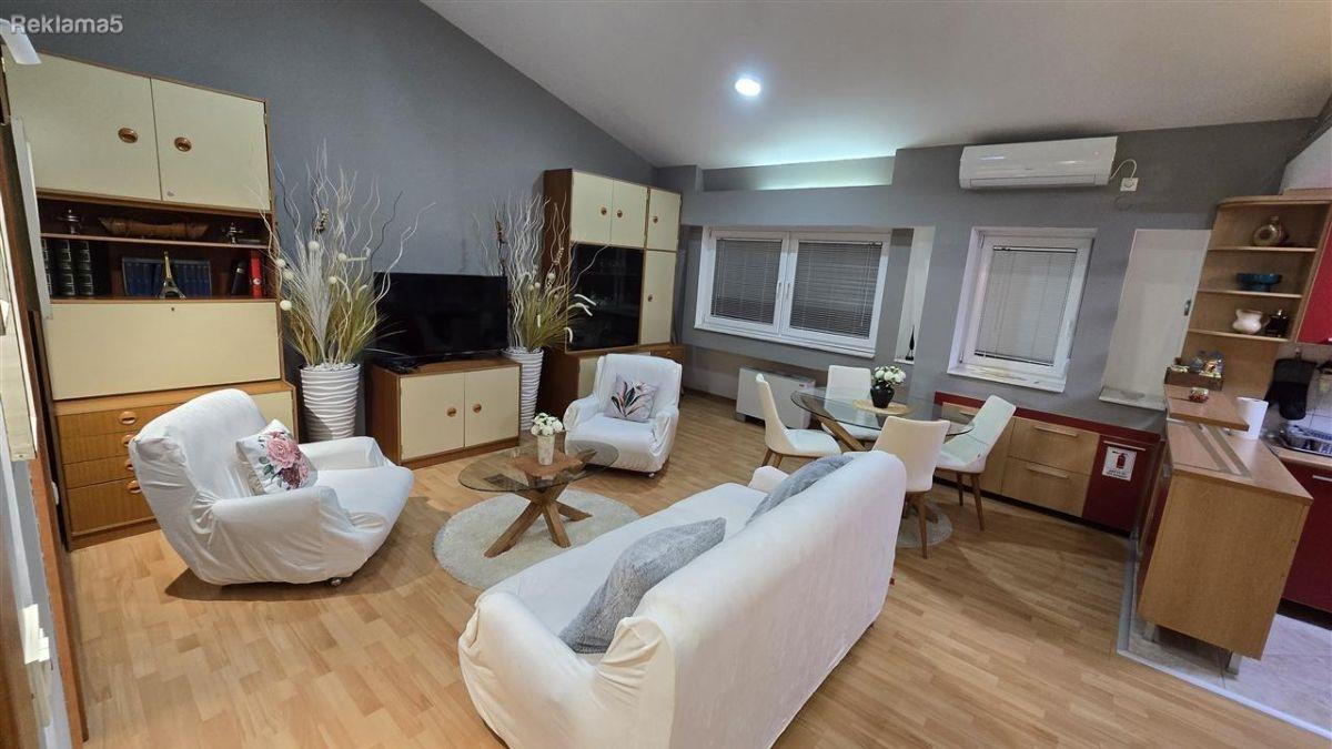 Se prodava stan 74m2 so galerija vo Karposh