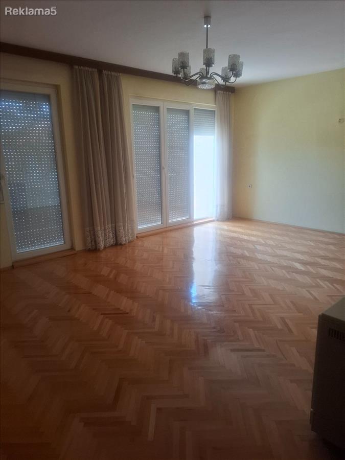 We are selling a floor of a house - mini building, 95m2 with basement Karposh1