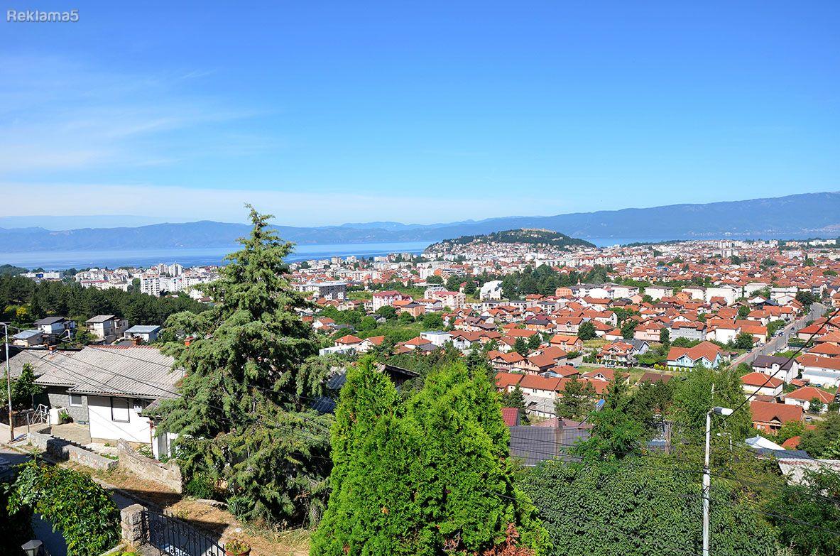 IMPERIA – House with a lake view