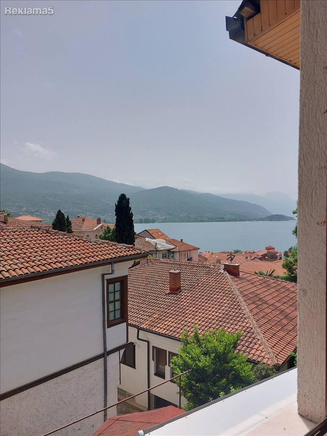 *** Capital ***Floor of a house with a view of the Lake in Old Town