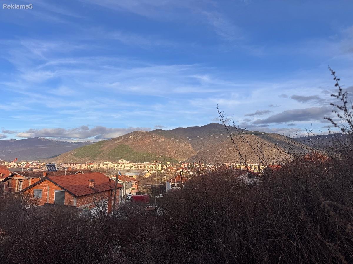 SE PRODAVA PLAC 1120 KVADRATI SO PREKRASEN POGLED