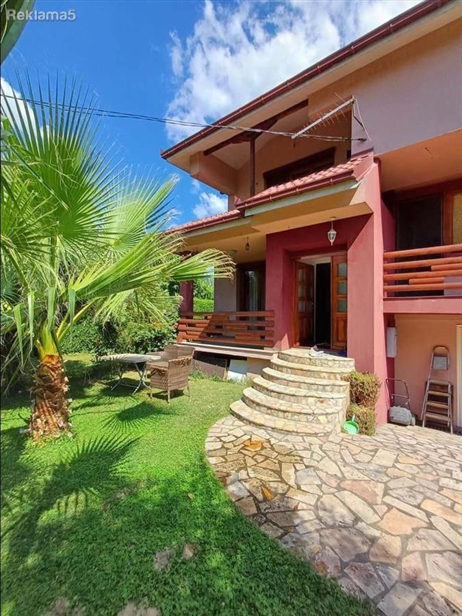 A family house for sale with a large yard in Julrumleri
