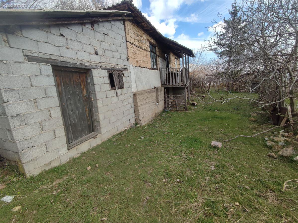 A house with a yard in Sermenin is for sale.
