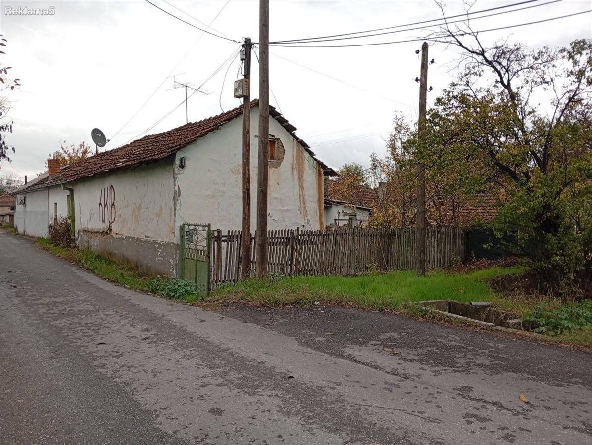 PRODAVAM STARA KUKA 52 + 9 VO KISELA VODA