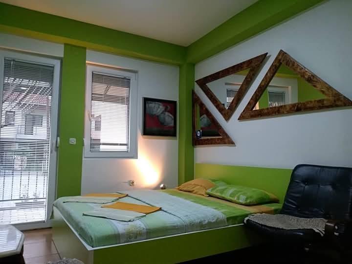 IMPERIA – Studio apartment next to a lake quay