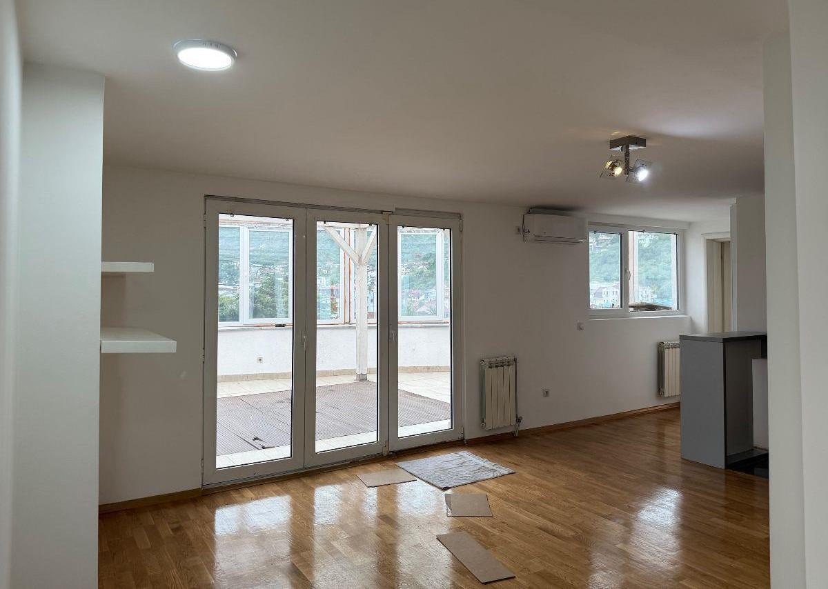 Se prodava stan 109m2 vo Kisela Voda