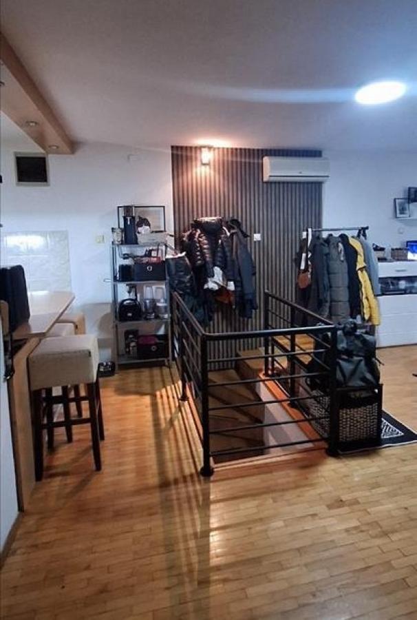 Renovated and furnished duplex 104m2 for sale in Topansko po