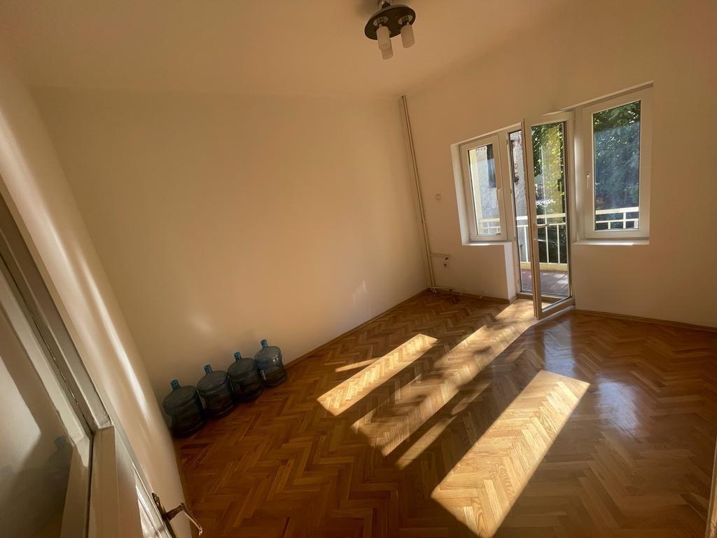 Se prodava prazen stan od 64m2 vo Centar