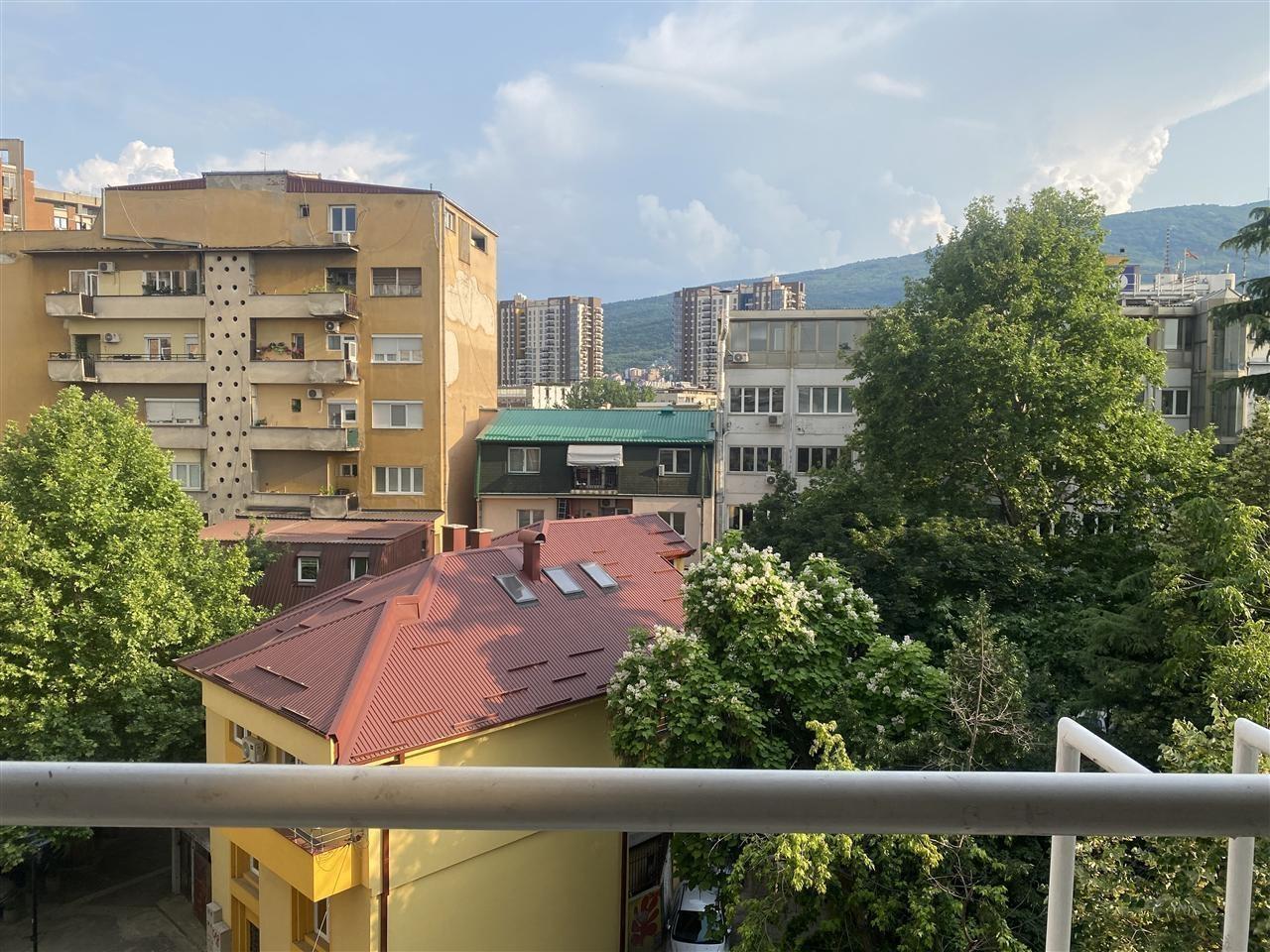 Namesten stan vo Centar 100m2 so 3 spalni