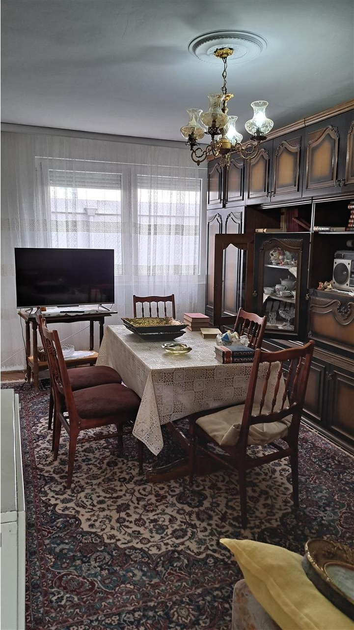 I am selling an apartment in the Center