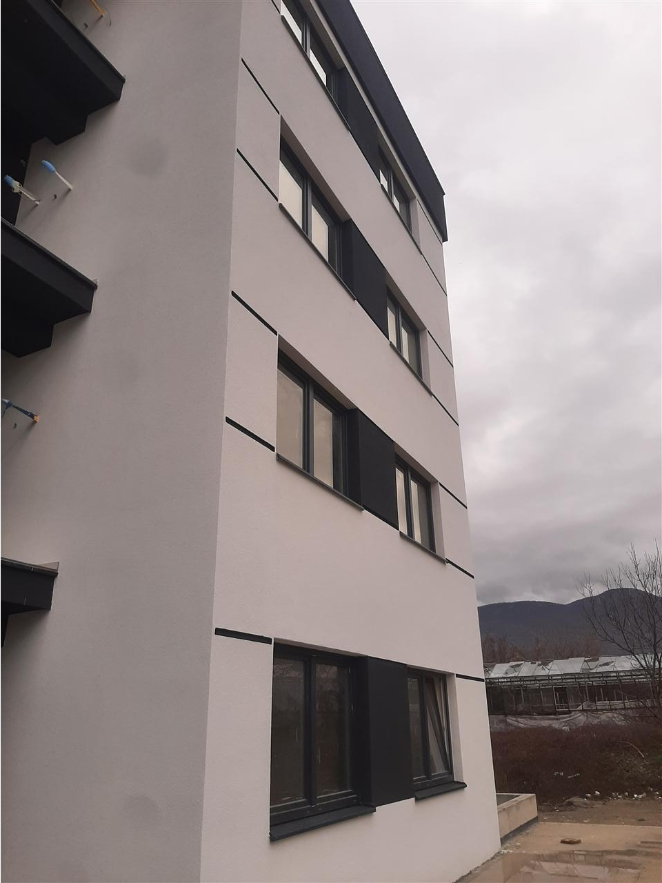 SANRAJS Nov stan 49 m2 + 12m2 parking jugoistok odlicen