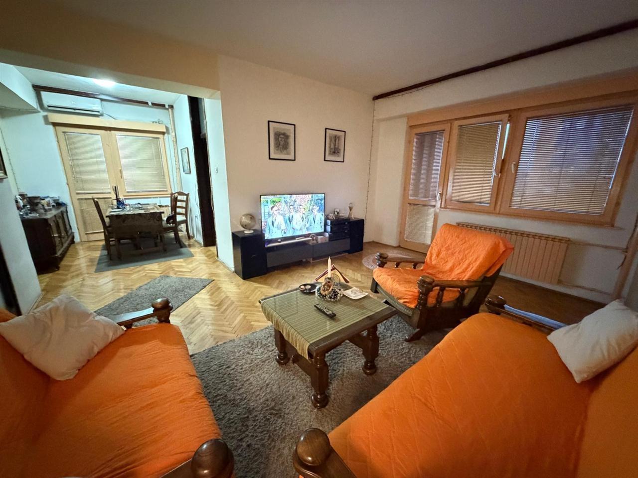 Se prodava trosoben stan 88m2 aerodrom zeleznicka