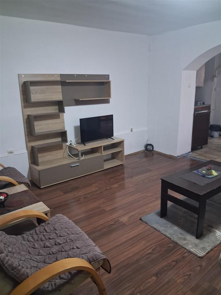 Prodavam stan Karpos 1