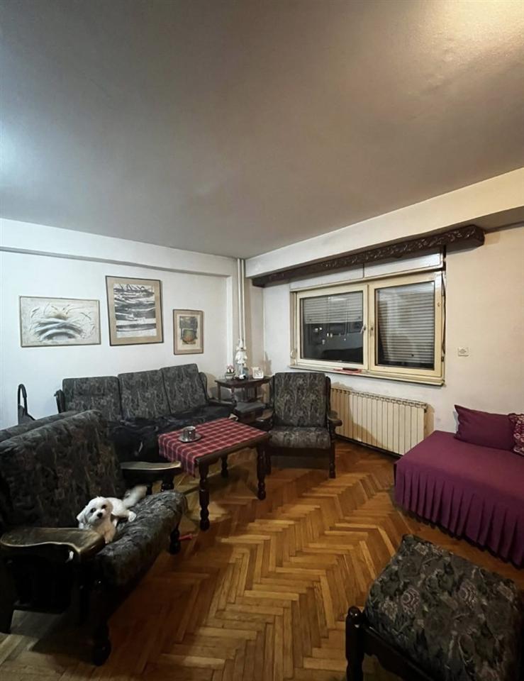 SE PRODAVA STAN VO KARPOS 1
