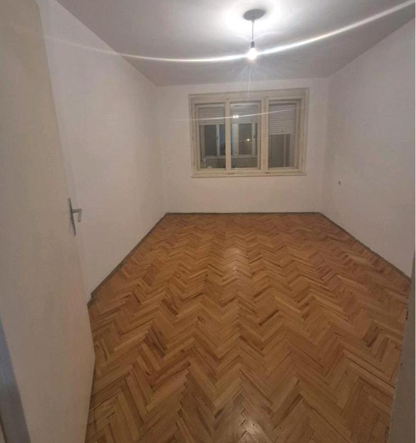 Stan vo Avtokomanda 60m2 so 1 spalna