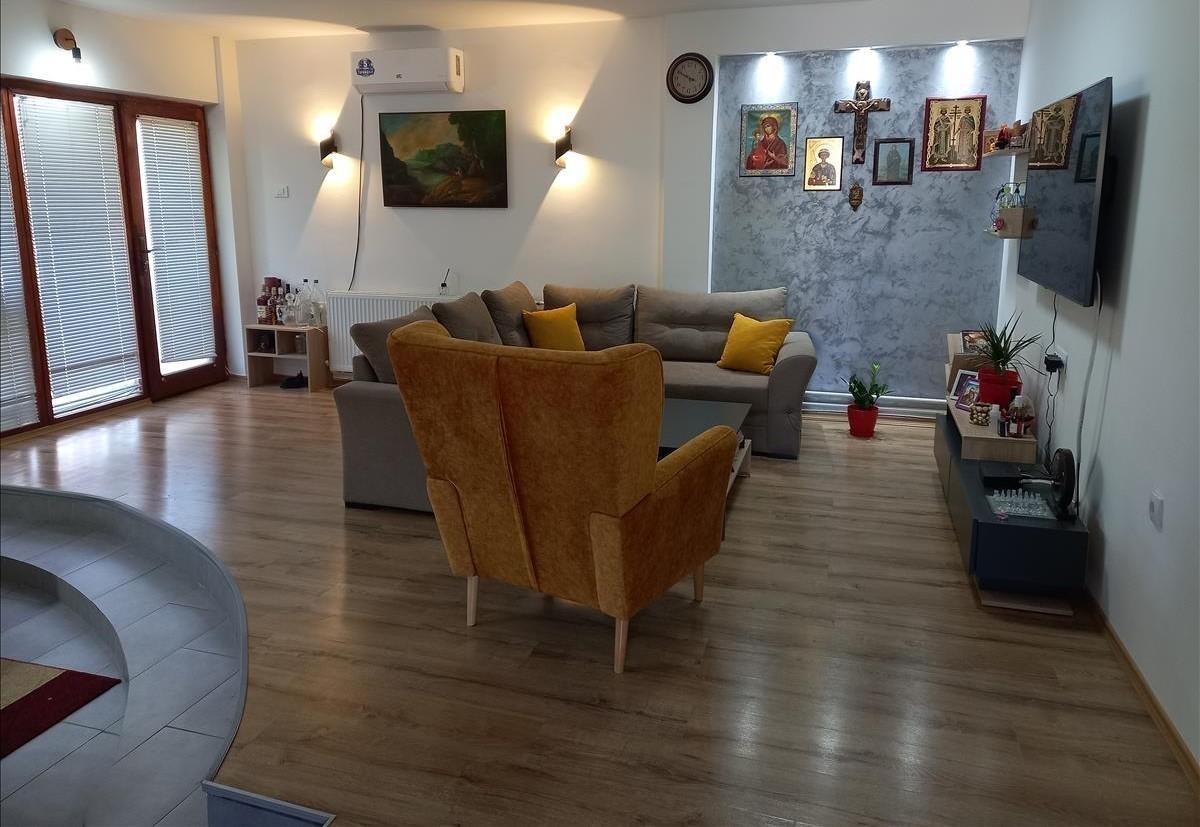 A house of 97 m2 is for sale in Stopanski Dvor