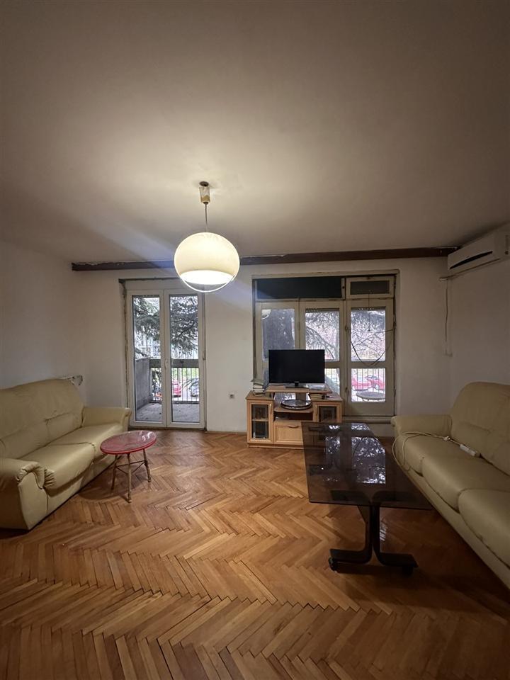 Se prodava stan 90m2 vo Kapisitec na Ruzveltova