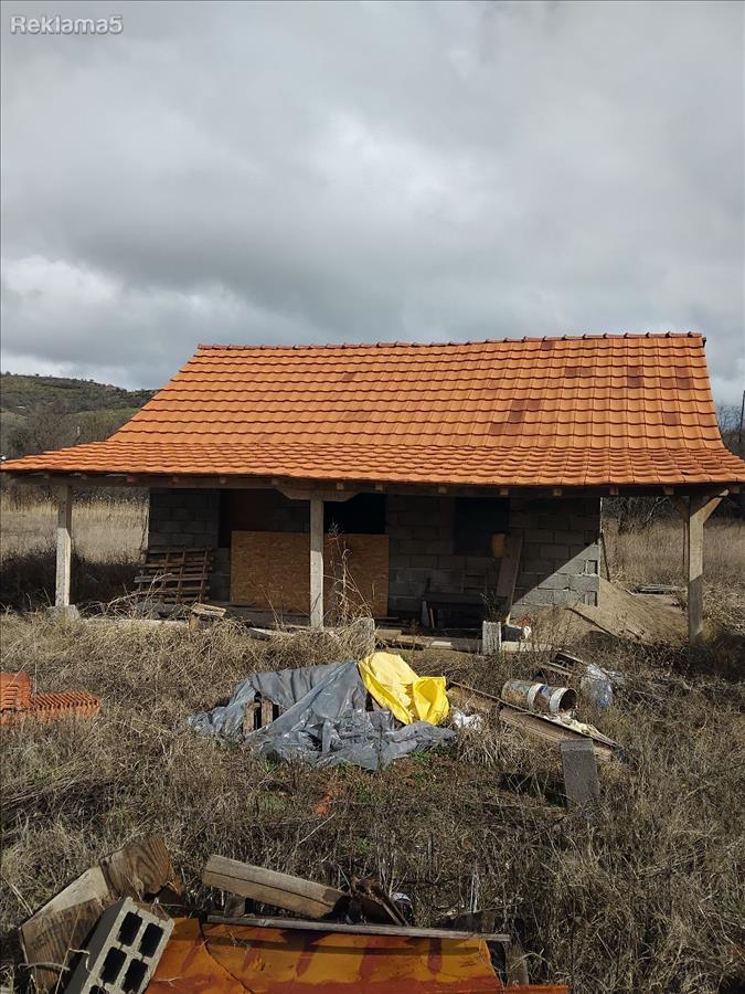 Prodavam kukja vikendica karabina vo selo Beljakovce