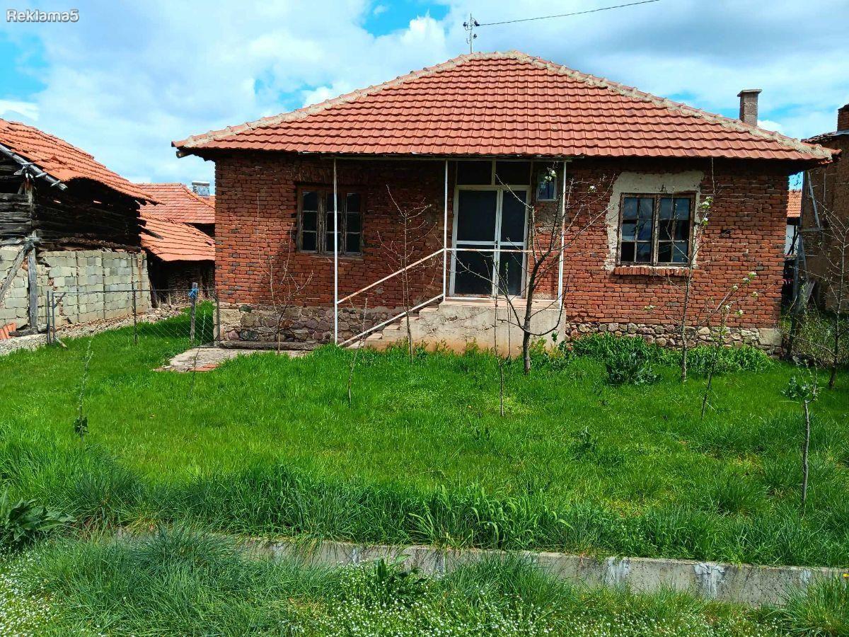 Se prodava kukja vo s. Trabotiviste