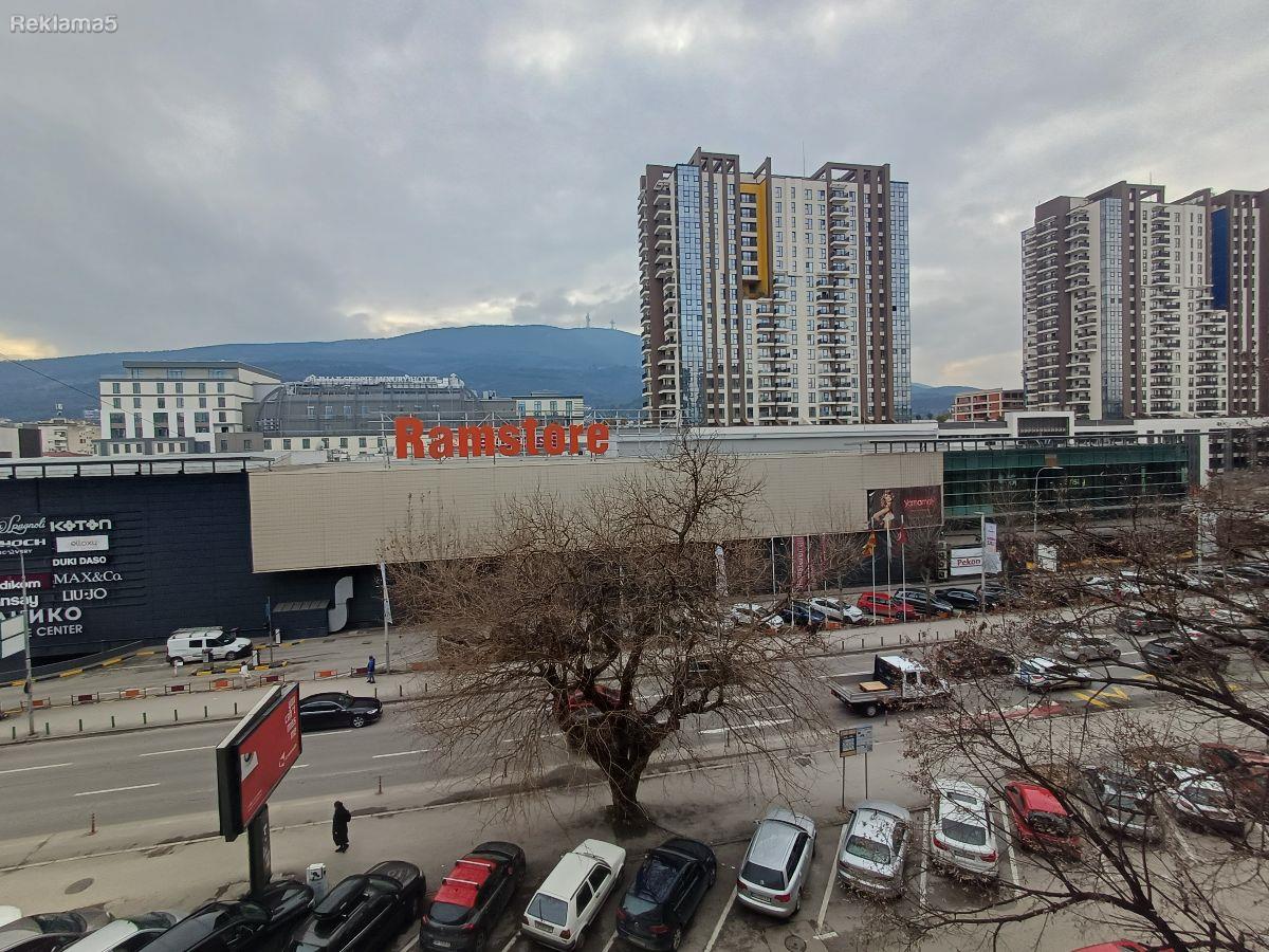 Se prodava dvosoben stan 63m2 vo centar gradski dzid