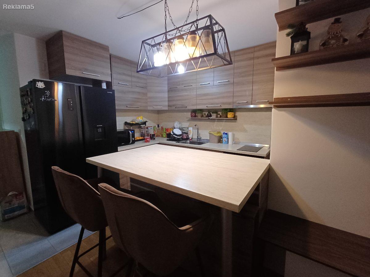 Se prodava trosoben stan vo hrom 58m2