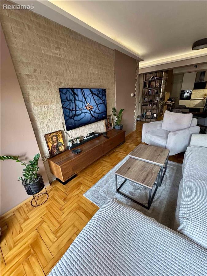 Three-room apartment for sale in Crnice, garage and parking