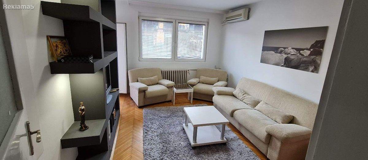 Se prodava namesten stan 56m2 vo strog Centar