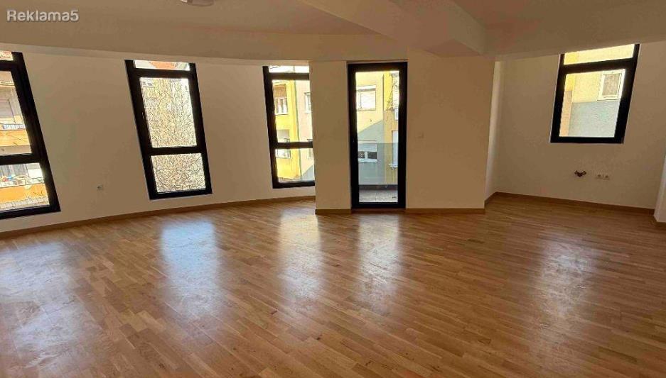 Stan vo Debar Maalo 86m2 so 2 spalni novogradba